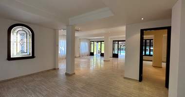 STUNNING 5 BEDROOM VILLA ON LARGE PLOT WITH SWIMMING POOL - LARGE GARDEN- EXTRA SEPARATE  APARTMENT - CENTAL LIMASSOL