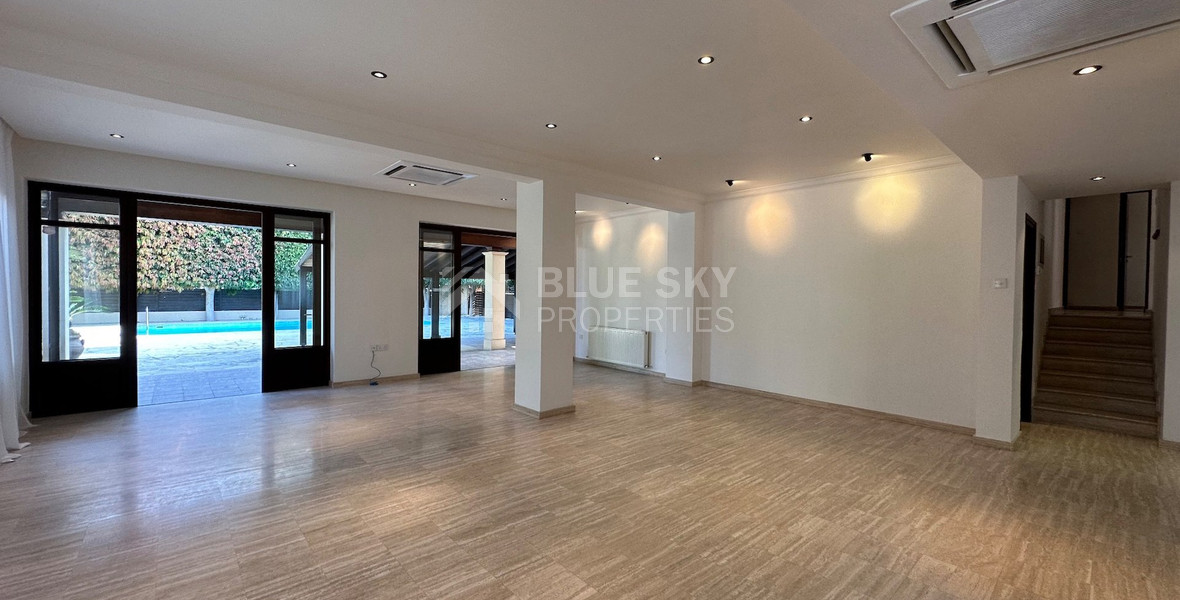 STUNNING 5 BEDROOM VILLA ON LARGE PLOT WITH SWIMMING POOL - LARGE GARDEN- EXTRA SEPARATE  APARTMENT - CENTAL LIMASSOL