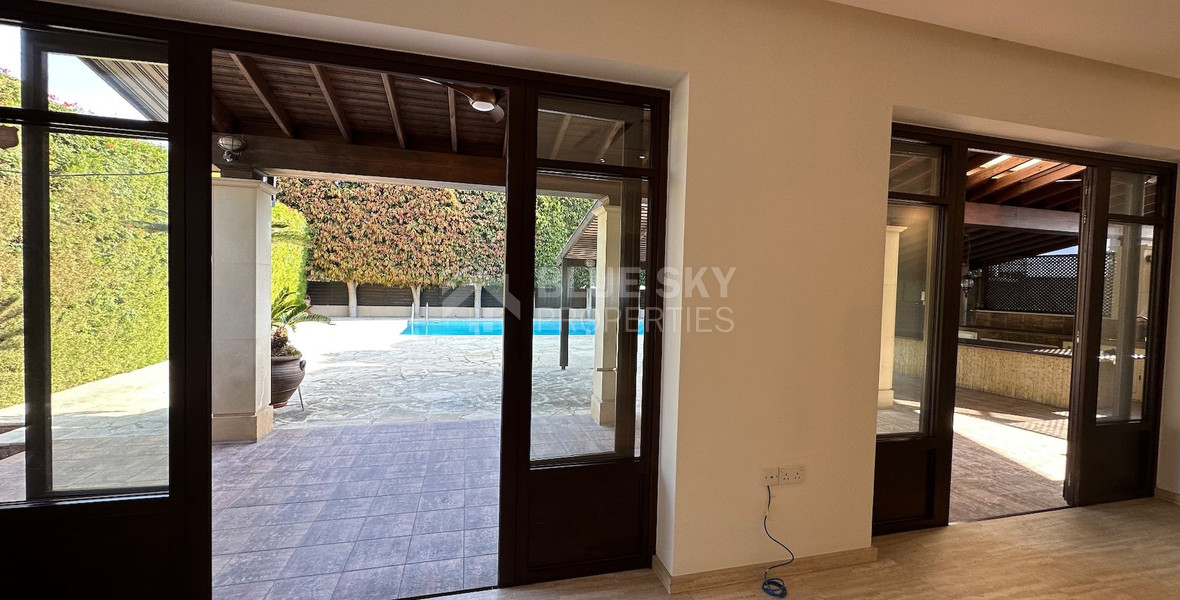 STUNNING 5 BEDROOM VILLA ON LARGE PLOT WITH SWIMMING POOL - LARGE GARDEN- EXTRA SEPARATE  APARTMENT - CENTAL LIMASSOL