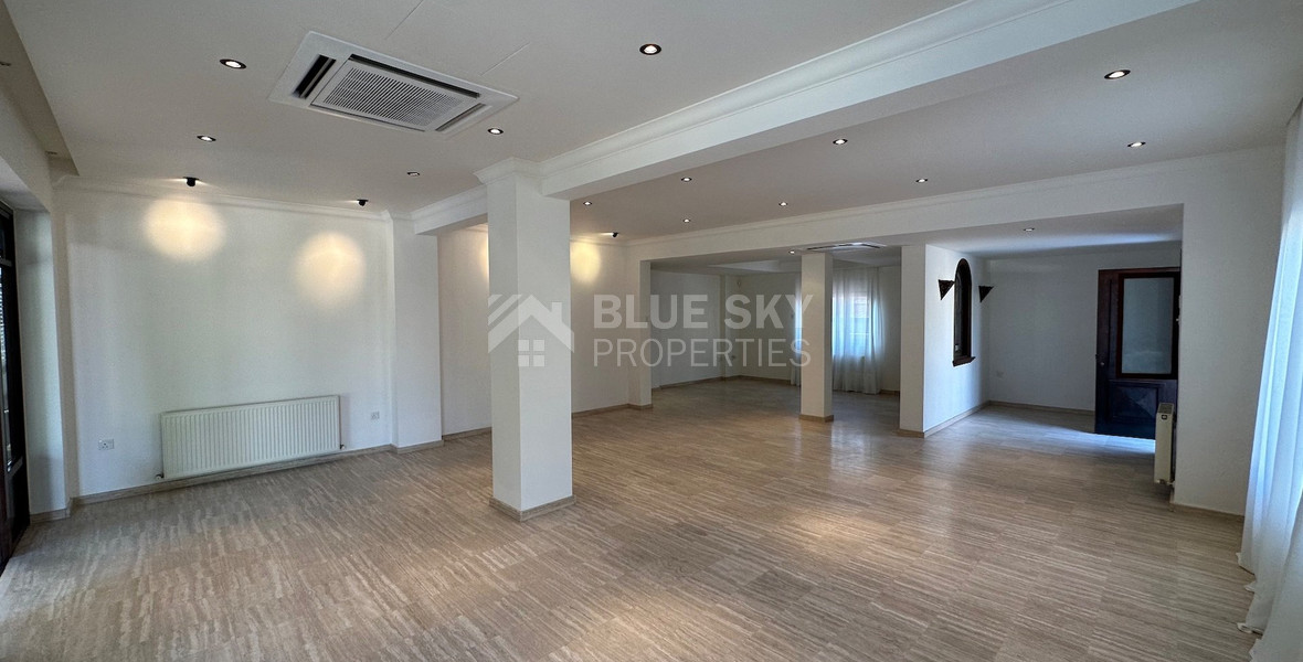 STUNNING 5 BEDROOM VILLA ON LARGE PLOT WITH SWIMMING POOL - LARGE GARDEN- EXTRA SEPARATE  APARTMENT - CENTAL LIMASSOL