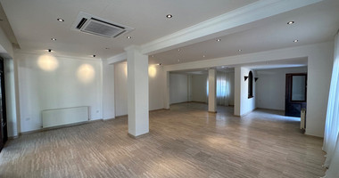 STUNNING 5 BEDROOM VILLA ON LARGE PLOT WITH SWIMMING POOL - LARGE GARDEN- EXTRA SEPARATE  APARTMENT - CENTAL LIMASSOL