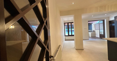 STUNNING 5 BEDROOM VILLA ON LARGE PLOT WITH SWIMMING POOL - LARGE GARDEN- EXTRA SEPARATE  APARTMENT - CENTAL LIMASSOL