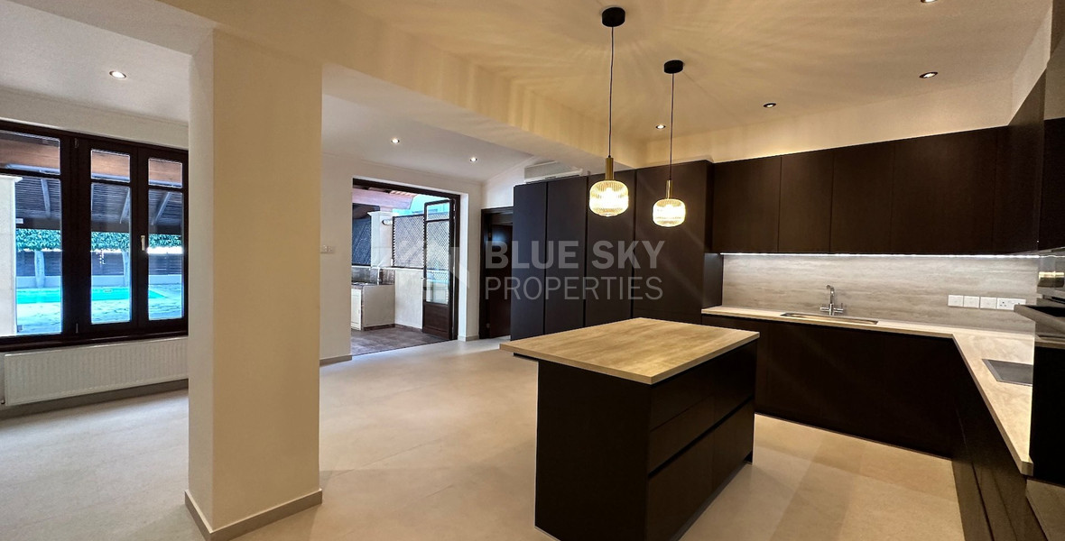 STUNNING 5 BEDROOM VILLA ON LARGE PLOT WITH SWIMMING POOL - LARGE GARDEN- EXTRA SEPARATE  APARTMENT - CENTAL LIMASSOL