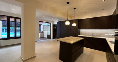 STUNNING 5 BEDROOM VILLA ON LARGE PLOT WITH SWIMMING POOL - LARGE GARDEN- EXTRA SEPARATE  APARTMENT - CENTAL LIMASSOL