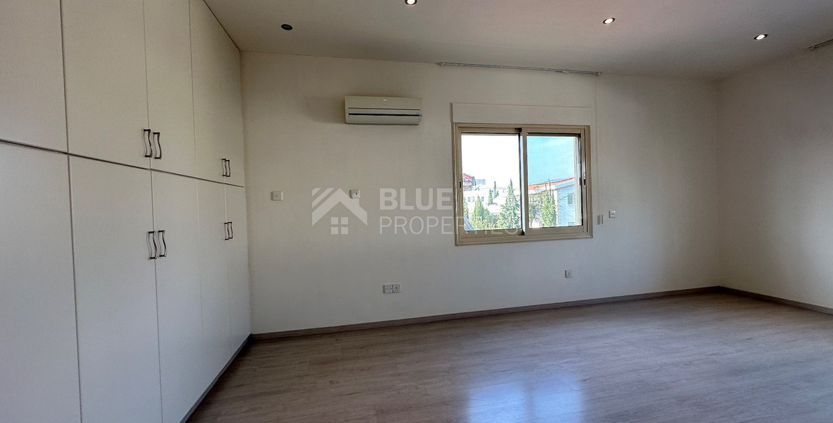 STUNNING 5 BEDROOM VILLA ON LARGE PLOT WITH SWIMMING POOL - LARGE GARDEN- EXTRA SEPARATE  APARTMENT - CENTAL LIMASSOL