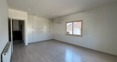 STUNNING 5 BEDROOM VILLA ON LARGE PLOT WITH SWIMMING POOL - LARGE GARDEN- EXTRA SEPARATE  APARTMENT - CENTAL LIMASSOL