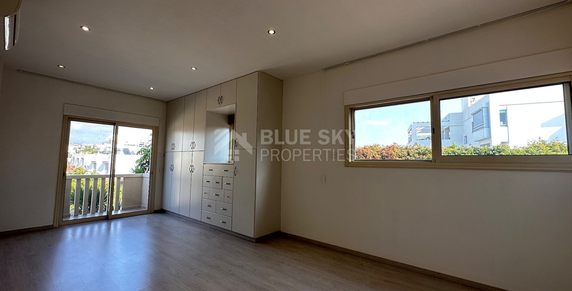 STUNNING 5 BEDROOM VILLA ON LARGE PLOT WITH SWIMMING POOL - LARGE GARDEN- EXTRA SEPARATE  APARTMENT - CENTAL LIMASSOL