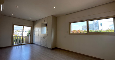 STUNNING 5 BEDROOM VILLA ON LARGE PLOT WITH SWIMMING POOL - LARGE GARDEN- EXTRA SEPARATE  APARTMENT - CENTAL LIMASSOL