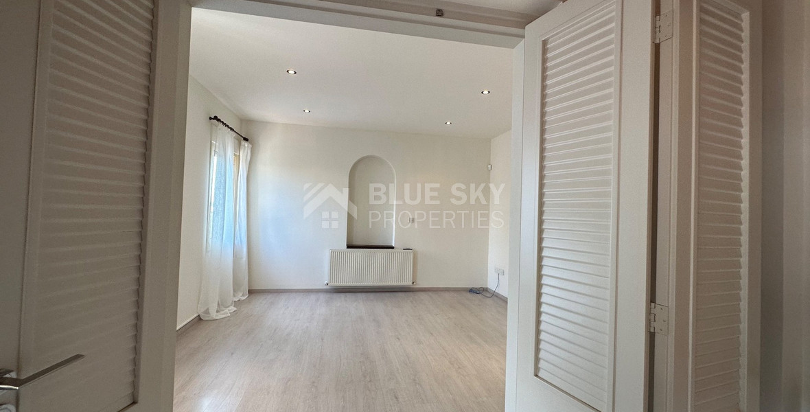 STUNNING 5 BEDROOM VILLA ON LARGE PLOT WITH SWIMMING POOL - LARGE GARDEN- EXTRA SEPARATE  APARTMENT - CENTAL LIMASSOL