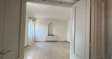 STUNNING 5 BEDROOM VILLA ON LARGE PLOT WITH SWIMMING POOL - LARGE GARDEN- EXTRA SEPARATE  APARTMENT - CENTAL LIMASSOL