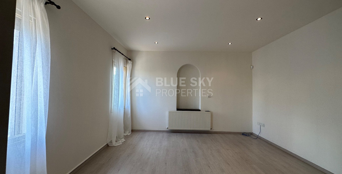 STUNNING 5 BEDROOM VILLA ON LARGE PLOT WITH SWIMMING POOL - LARGE GARDEN- EXTRA SEPARATE  APARTMENT - CENTAL LIMASSOL