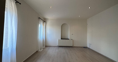 STUNNING 5 BEDROOM VILLA ON LARGE PLOT WITH SWIMMING POOL - LARGE GARDEN- EXTRA SEPARATE  APARTMENT - CENTAL LIMASSOL