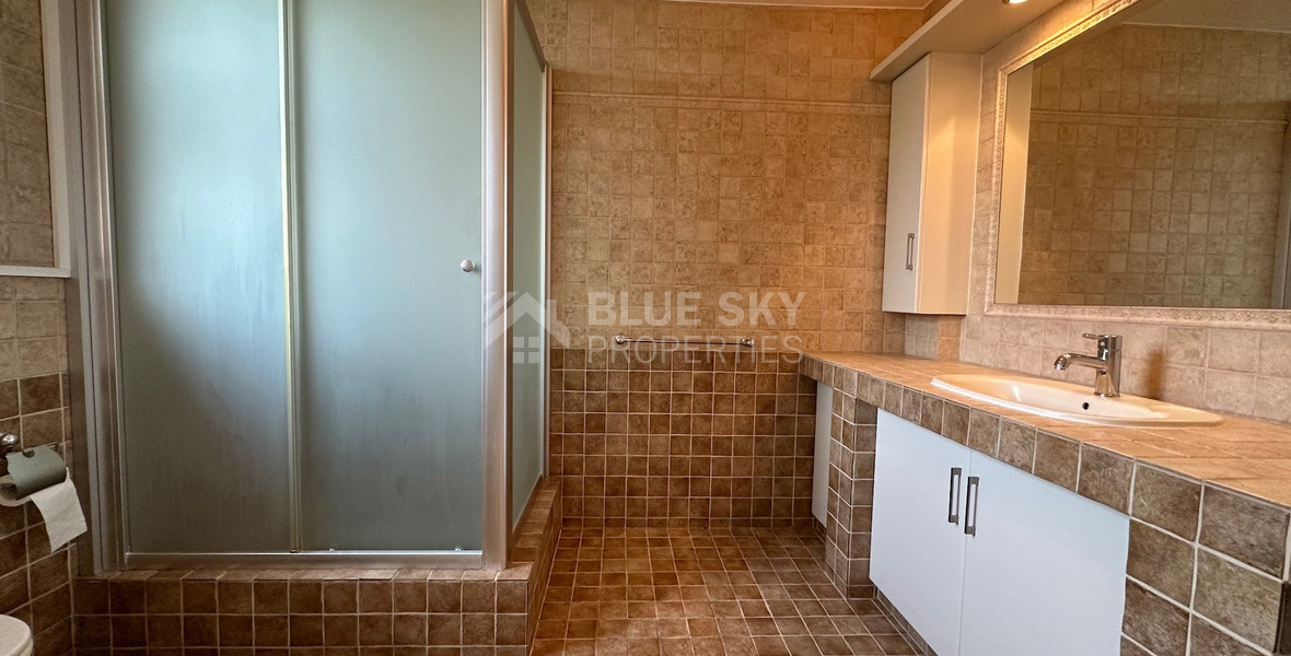 STUNNING 5 BEDROOM VILLA ON LARGE PLOT WITH SWIMMING POOL - LARGE GARDEN- EXTRA SEPARATE  APARTMENT - CENTAL LIMASSOL