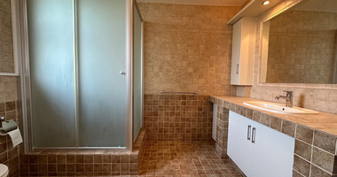 STUNNING 5 BEDROOM VILLA ON LARGE PLOT WITH SWIMMING POOL - LARGE GARDEN- EXTRA SEPARATE  APARTMENT - CENTAL LIMASSOL