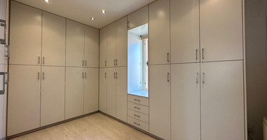 STUNNING 5 BEDROOM VILLA ON LARGE PLOT WITH SWIMMING POOL - LARGE GARDEN- EXTRA SEPARATE  APARTMENT - CENTAL LIMASSOL