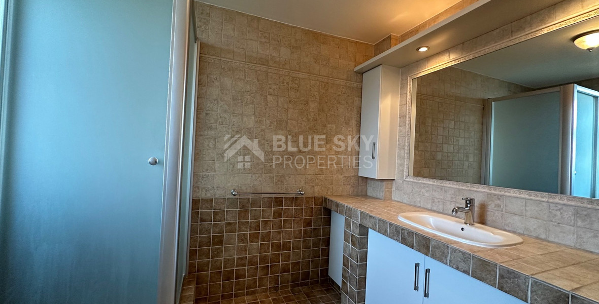 STUNNING 5 BEDROOM VILLA ON LARGE PLOT WITH SWIMMING POOL - LARGE GARDEN- EXTRA SEPARATE  APARTMENT - CENTAL LIMASSOL