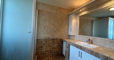 STUNNING 5 BEDROOM VILLA ON LARGE PLOT WITH SWIMMING POOL - LARGE GARDEN- EXTRA SEPARATE  APARTMENT - CENTAL LIMASSOL