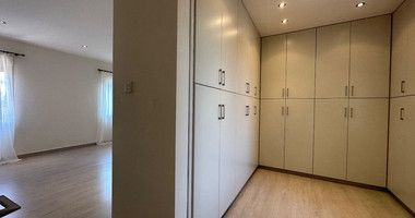 STUNNING 5 BEDROOM VILLA ON LARGE PLOT WITH SWIMMING POOL - LARGE GARDEN- EXTRA SEPARATE  APARTMENT - CENTAL LIMASSOL