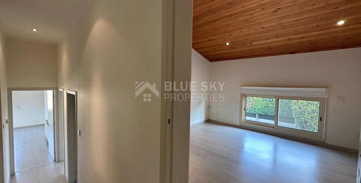 STUNNING 5 BEDROOM VILLA ON LARGE PLOT WITH SWIMMING POOL - LARGE GARDEN- EXTRA SEPARATE  APARTMENT - CENTAL LIMASSOL