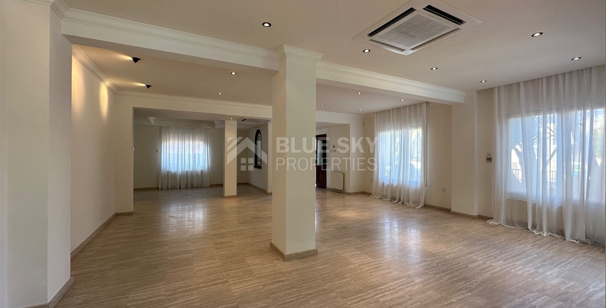 STUNNING 5 BEDROOM VILLA ON LARGE PLOT WITH SWIMMING POOL - LARGE GARDEN- EXTRA SEPARATE  APARTMENT - CENTAL LIMASSOL