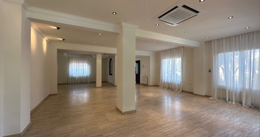 STUNNING 5 BEDROOM VILLA ON LARGE PLOT WITH SWIMMING POOL - LARGE GARDEN- EXTRA SEPARATE  APARTMENT - CENTAL LIMASSOL