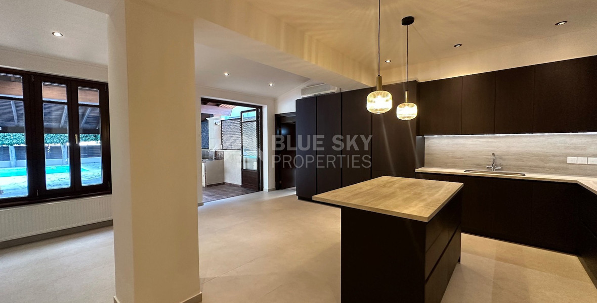 STUNNING 5 BEDROOM VILLA ON LARGE PLOT WITH SWIMMING POOL - LARGE GARDEN- EXTRA SEPARATE  APARTMENT - CENTAL LIMASSOL