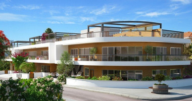 Three Bed luxury apartment In the city center of Paphos, for sale.