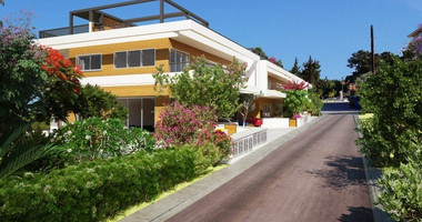 Three Bed luxury apartment In the city center of Paphos, for sale.