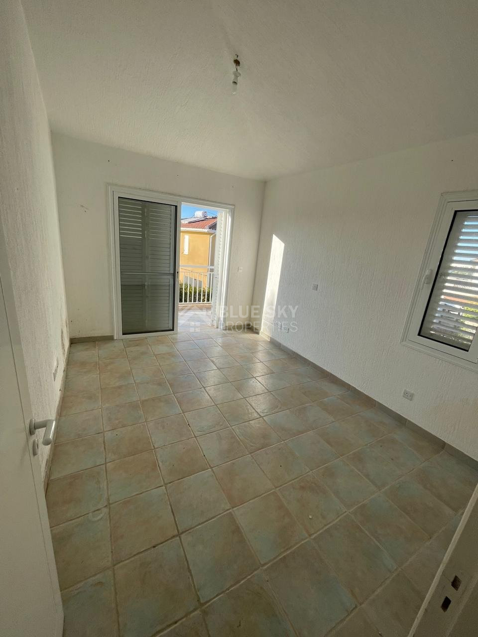 Three bedroom detached villa with swimming pool in Argaka