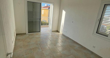 Three bedroom detached villa with swimming pool in Argaka