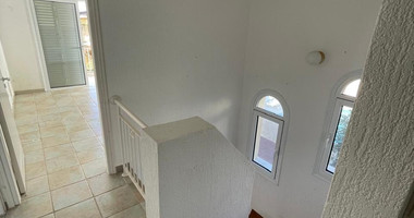 Three bedroom detached villa with swimming pool in Argaka