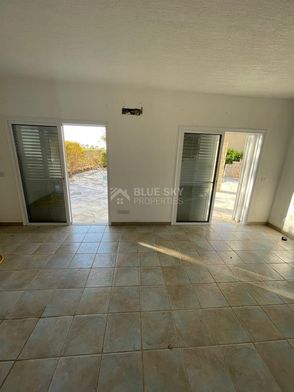 Three bedroom detached villa with swimming pool in Argaka