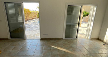 Three bedroom detached villa with swimming pool in Argaka