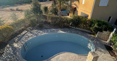 Three bedroom detached villa with swimming pool in Argaka