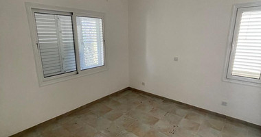 Three bedroom detached villa with swimming pool in Argaka