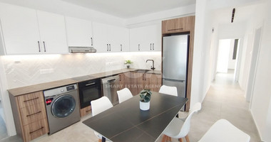 Modern three Bedroom, Ground Floor Apartment with a small Garden  in Geroskipou