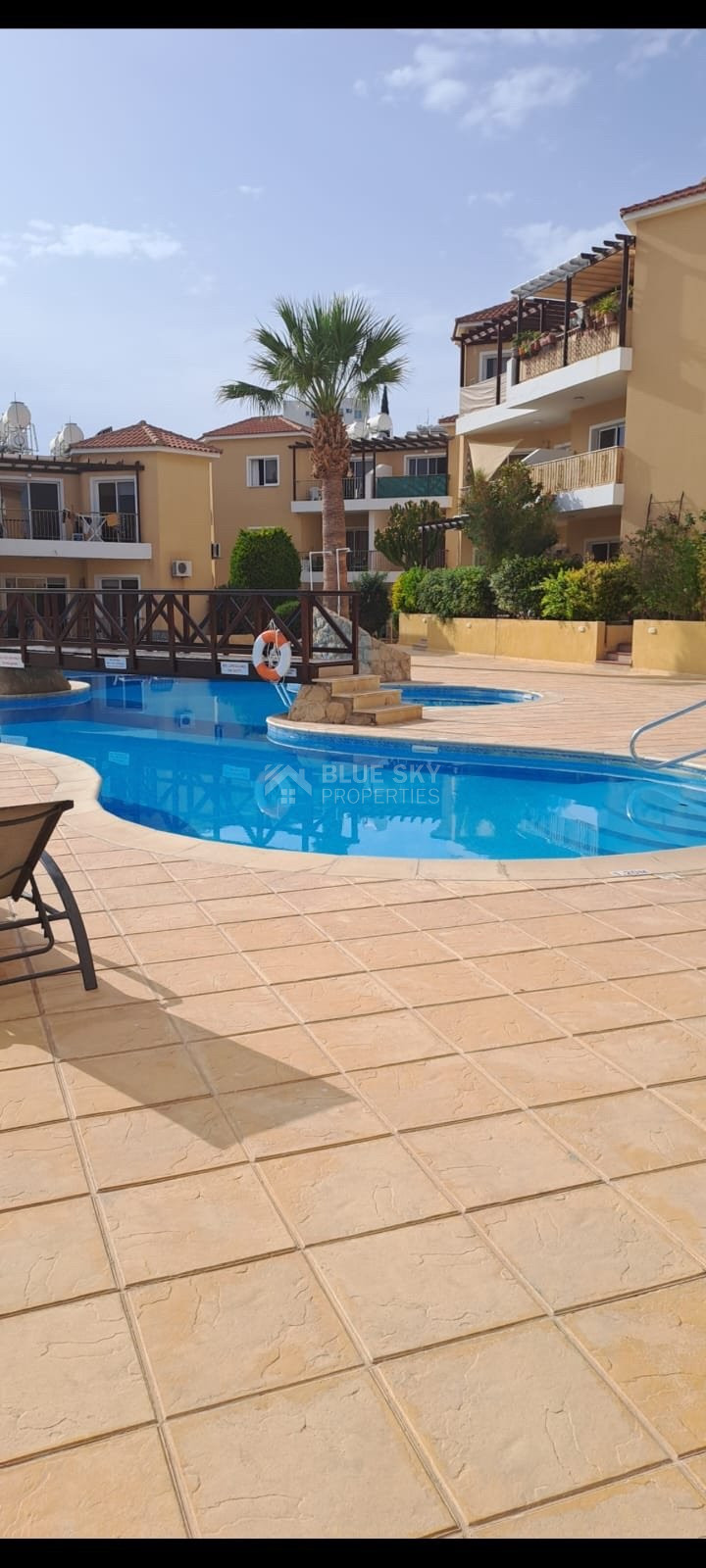 Charming Two-Bedroom Apartment with Large Communal Pool in Universal, Kato Paphos