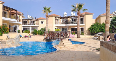 Charming Two-Bedroom Apartment with Large Communal Pool in Universal, Kato Paphos