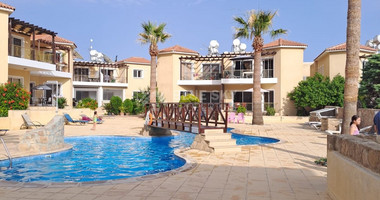 Charming Two-Bedroom Apartment with Large Communal Pool in Universal, Kato Paphos