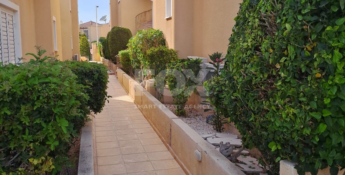 Charming Two-Bedroom Apartment with Large Communal Pool in Universal, Kato Paphos