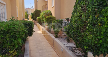 Charming Two-Bedroom Apartment with Large Communal Pool in Universal, Kato Paphos