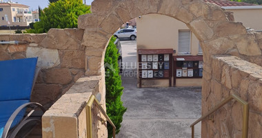 Charming Two-Bedroom Apartment with Large Communal Pool in Universal, Kato Paphos