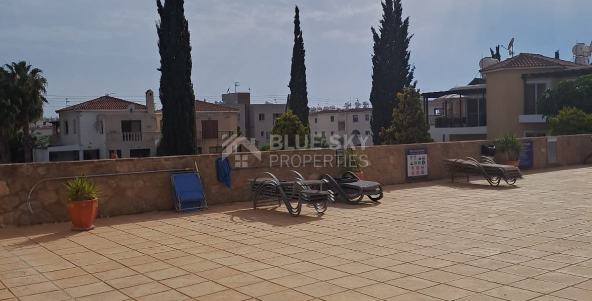 Charming Two-Bedroom Apartment with Large Communal Pool in Universal, Kato Paphos