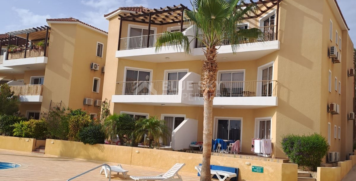 Charming Two-Bedroom Apartment with Large Communal Pool in Universal, Kato Paphos