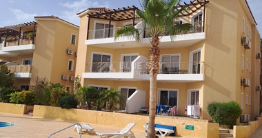 Charming Two-Bedroom Apartment with Large Communal Pool in Universal, Kato Paphos