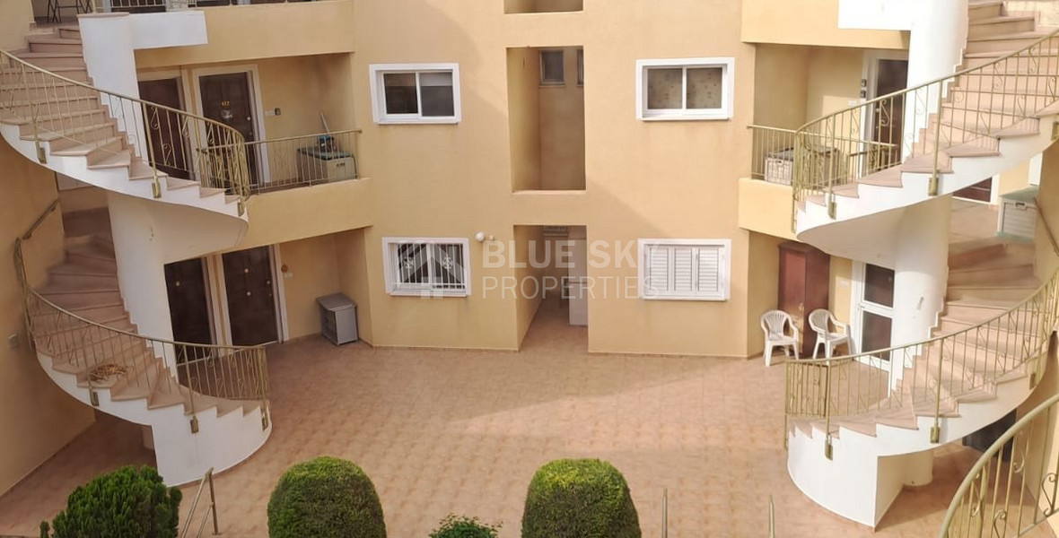 Charming Two-Bedroom Apartment with Large Communal Pool in Universal, Kato Paphos