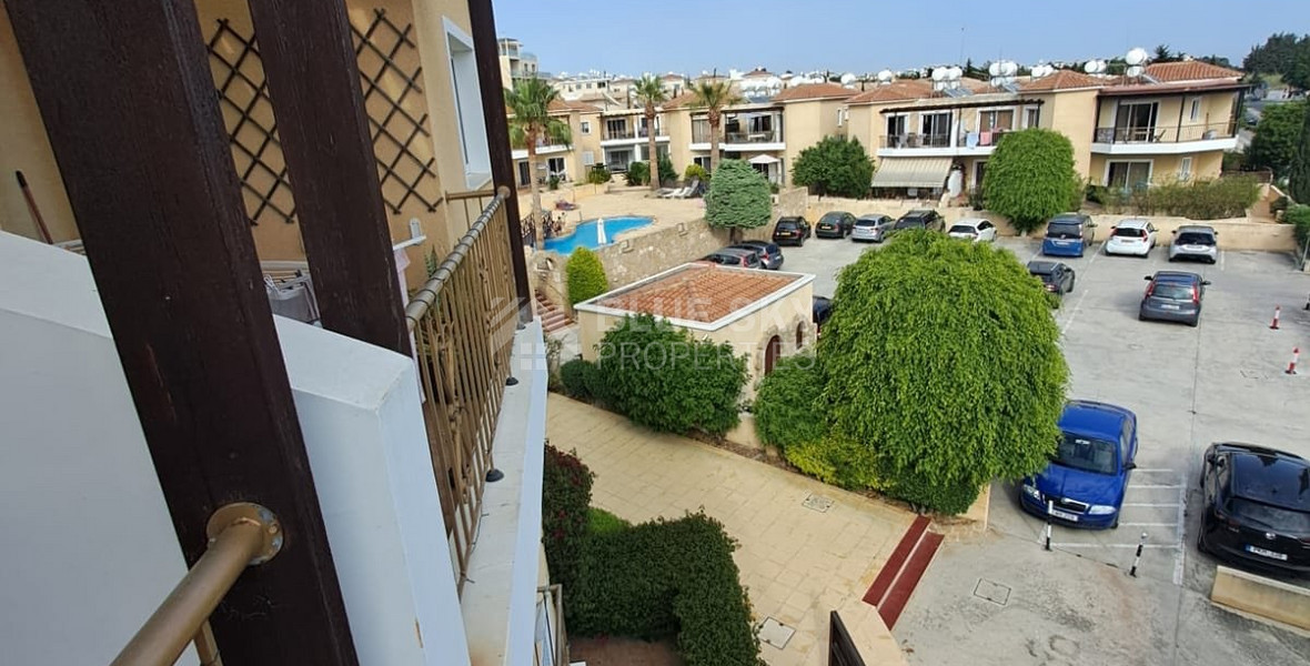 Charming Two-Bedroom Apartment with Large Communal Pool in Universal, Kato Paphos