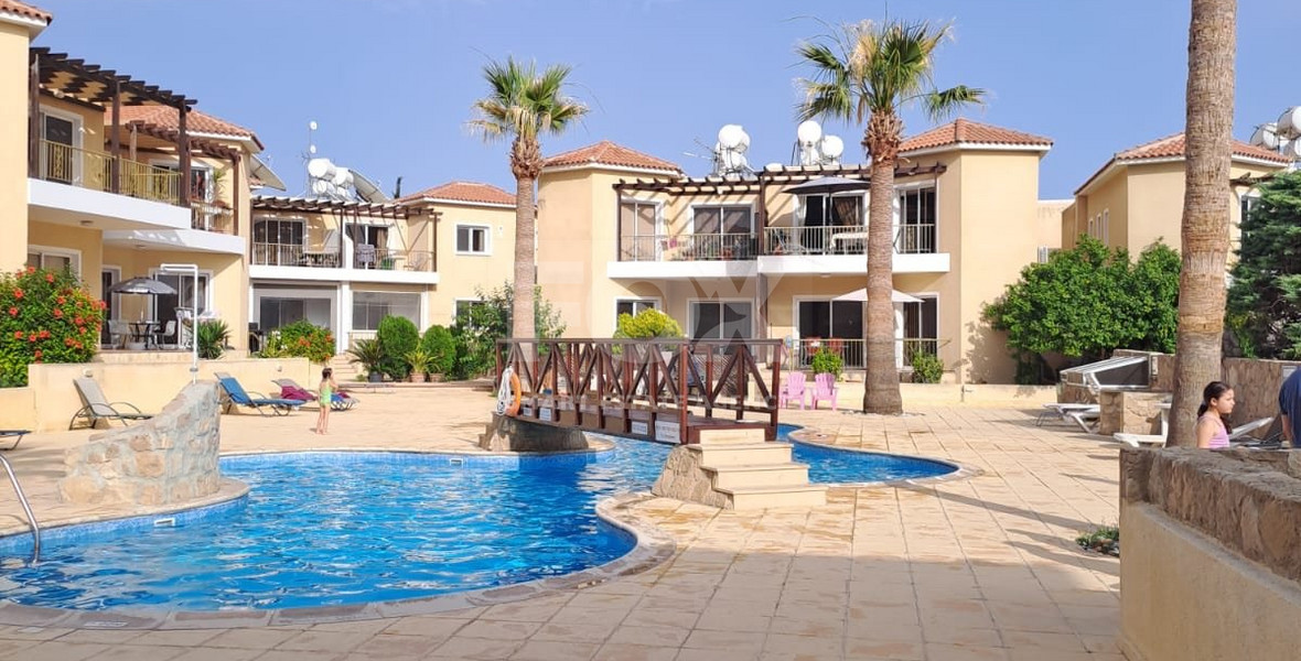 Charming Two-Bedroom Apartment with Large Communal Pool in Universal, Kato Paphos