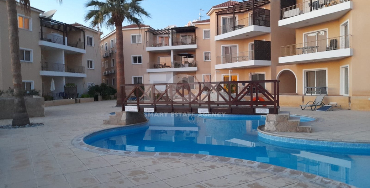 Charming Two-Bedroom Apartment with Large Communal Pool in Universal, Kato Paphos