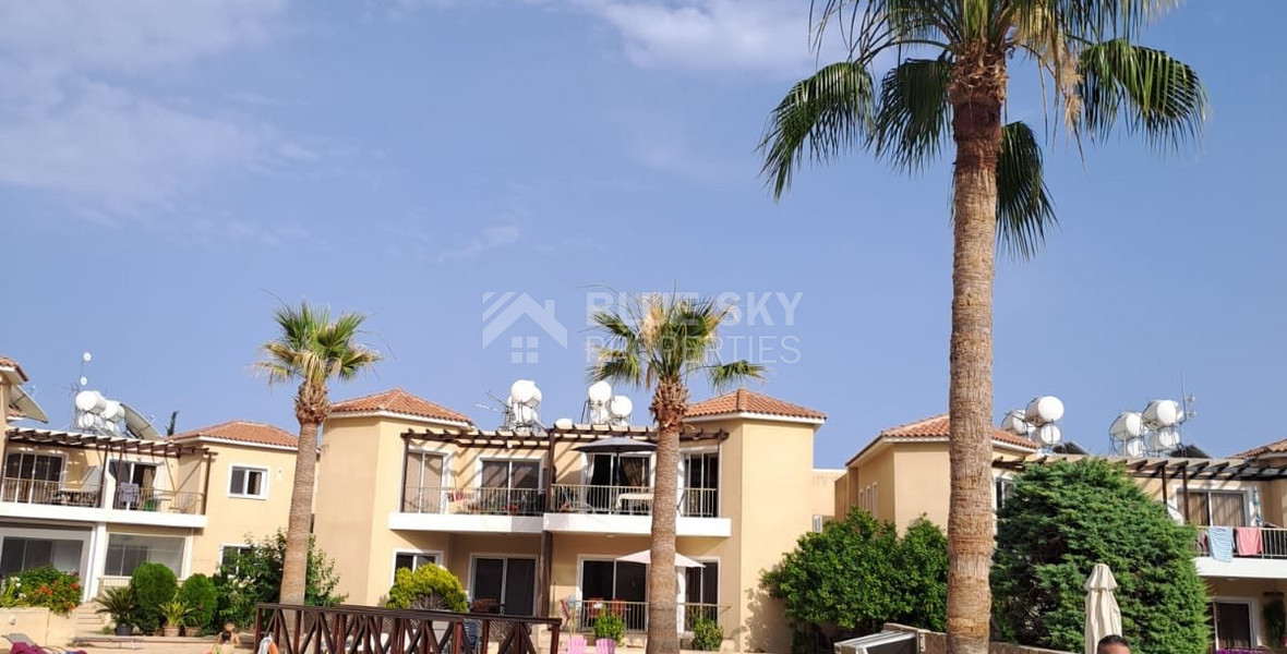 Charming Two-Bedroom Apartment with Large Communal Pool in Universal, Kato Paphos